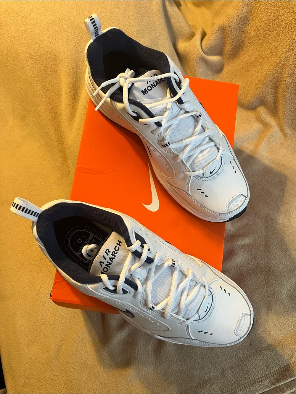 NIB Nike Air Monarch Men’s White/Black Training Sneakers WB Sz 12M